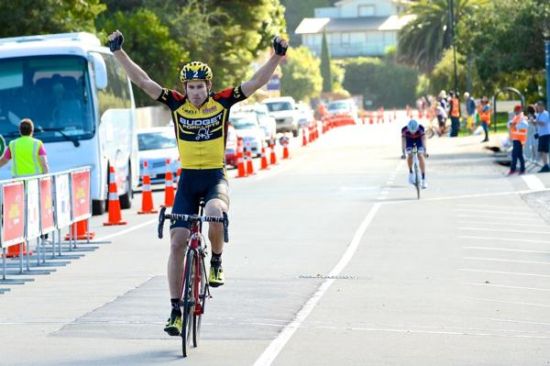 Dan Barry won todays Coffee Culture Le Race outsprinting Richard Lawson to win in two hours and forty seven minutes.