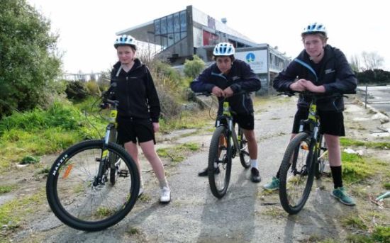 Three of the six Aranui High School students in with the opportunity to compete in the Coast to Coast next year alongside some legends of New Zealand multi-sport, Mikayla Scott, Taitama Tukaki and Andrew Gordon, with their new Giant Mountain bikes.